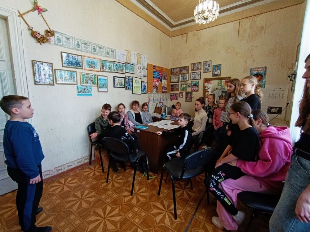 В Комсомольское прошла литературная гостиная «Души прекрасные порывы» В Комсомольское прошла литературная гостиная «Души прекрасные порывы»