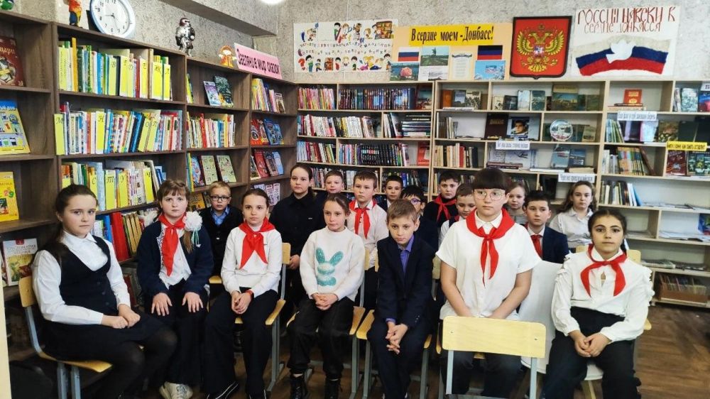 Школьники Ждановки познакомились с творчеством поэтов из Магадана Школьники Ждановки познакомились с творчеством поэтов из Магадана