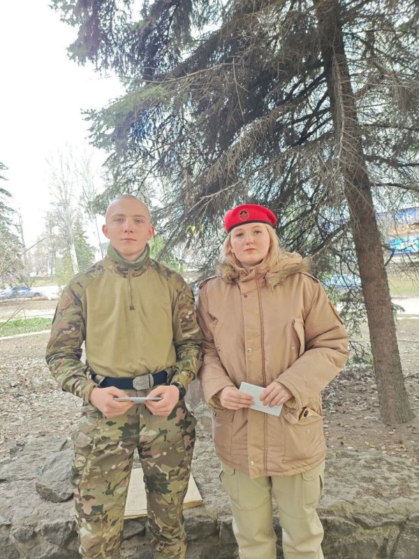 Юнармейцы ВПК "Патриот" ГБОУ "Школа №119 г. о. Донецк" местного отделения города Донецка Александр Паршутин, Олег Мамин и Новикова Ирина побывали в Донецкой областной клинической травматологической больнице, где проходят... Юнармейцы ВПК "Патриот" ГБОУ "Школа №119 г. о. Донецк" местного отделения города Донецка Александр Паршутин, Олег Мамин и Новикова Ирина побывали в Донецкой областной клинической травматологической больнице, где проходят...
