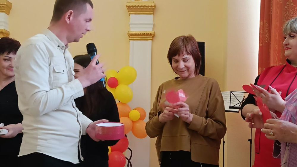 Сегодня, 24 марта Харцызский городской Дворец культуры распахнул свои двери для торжественного мероприятия «Имею честь тебе служить, Культура», посвященного Дню работников культуры Сегодня, 24 марта Харцызский городской Дворец культуры распахнул свои двери для торжественного мероприятия «Имею честь тебе служить, Культура», посвященного Дню работников культуры