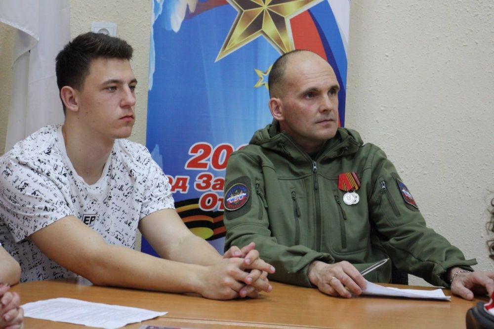 Ребята из Амурзета (ЕАО) и Амвросиевки встретились благодаря телемосту Ребята из Амурзета (ЕАО) и Амвросиевки встретились благодаря телемосту