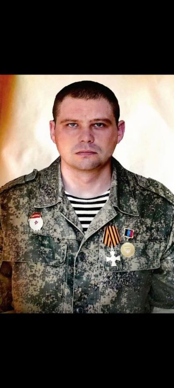 л  .    ,          1979       ?      