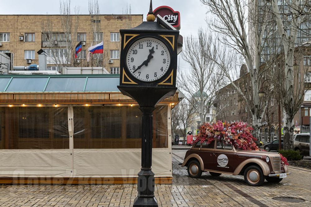 Спешить не будут: солнечные часы с бульвара Пушкина забрали на реконструкцию Спешить не будут: солнечные часы с бульвара Пушкина забрали на реконструкцию