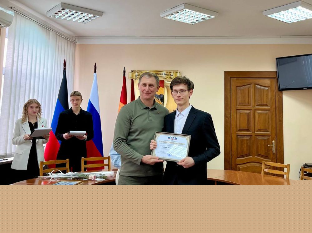 Глава Шахтерского округа Александр Шатов поздравил работников культуры с профессиональным праздником Глава Шахтерского округа Александр Шатов поздравил работников культуры с профессиональным праздником
