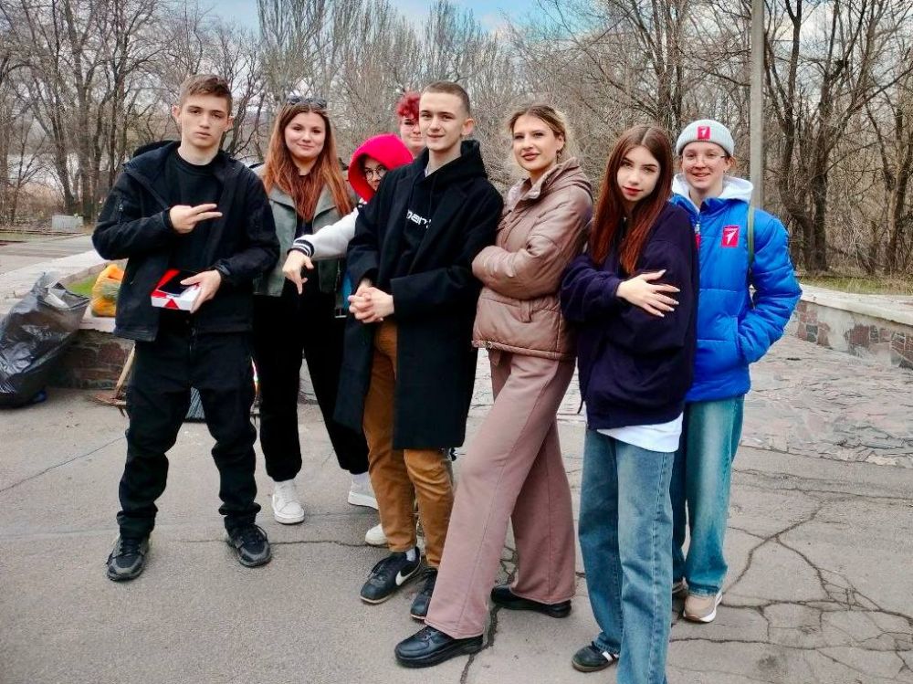 Продолжаем приводить в порядок улицы нашего города Продолжаем приводить в порядок улицы нашего города