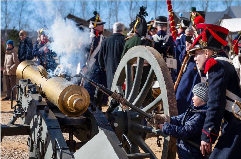 Гости кинопарка «Москино» провели выходные в атмосфере 1812 года Гости кинопарка «Москино» провели выходные в атмосфере 1812 года