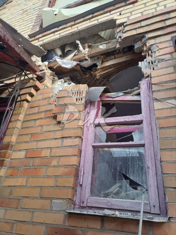 Иван Приходько: Последствия обстрела посёлка Победа (Центрально-Городской район Горловки) со стороны украинских террористов Иван Приходько: Последствия обстрела посёлка Победа (Центрально-Городской район Горловки) со стороны украинских террористов
