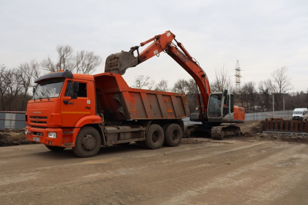 В Макеевке по проспекту 250-летия Донбасса продолжаются работы по возведению нового моста В Макеевке по проспекту 250-летия Донбасса продолжаются работы по возведению нового моста