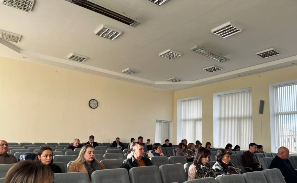 Первый заместитель Главы Администрации Мангушского муниципального округа Владимир Иванович Топузов провел плановое совещание с начальниками структурных подразделений администрации Мангушского МО, территориальных... Первый заместитель Главы Администрации Мангушского муниципального округа Владимир Иванович Топузов провел плановое совещание с начальниками структурных подразделений администрации Мангушского МО, территориальных...