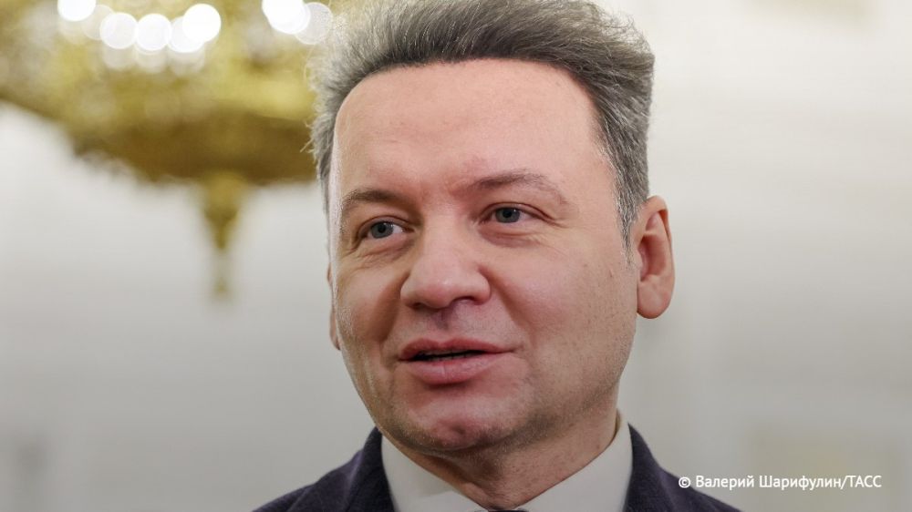 Путин присвоил Максиму Аверину, Александру Олешко и Анне Михалковой звания народных артистов РФ Путин присвоил Максиму Аверину, Александру Олешко и Анне Михалковой звания народных артистов РФ