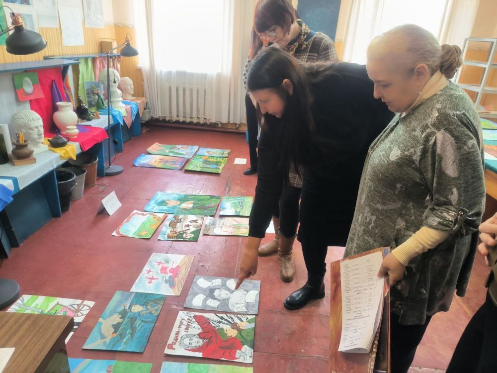 Сегодня, 25 марта, состоялось заседание жюри Городского конкурса детского творчества среди обучающихся художественных отделений школ искусств Харцызского зонального методического объединения в рамках XIV Открытого... Сегодня, 25 марта, состоялось заседание жюри Городского конкурса детского творчества среди обучающихся художественных отделений школ искусств Харцызского зонального методического объединения в рамках XIV Открытого...