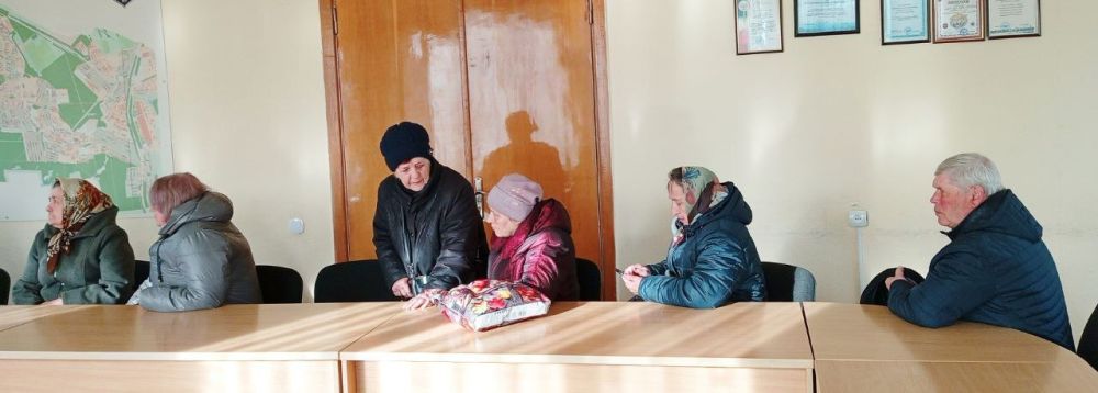 Наталья Бегуненко: На приём к руководителю Управы Петровского внутригородского района Администрации городского округа Донецк Наталье Ивановне Бегуненко обратились жители микрорайона «Шахтоуправление №5» по вопросу установки... Наталья Бегуненко: На приём к руководителю Управы Петровского внутригородского района Администрации городского округа Донецк Наталье Ивановне Бегуненко обратились жители микрорайона «Шахтоуправление №5» по вопросу установки...