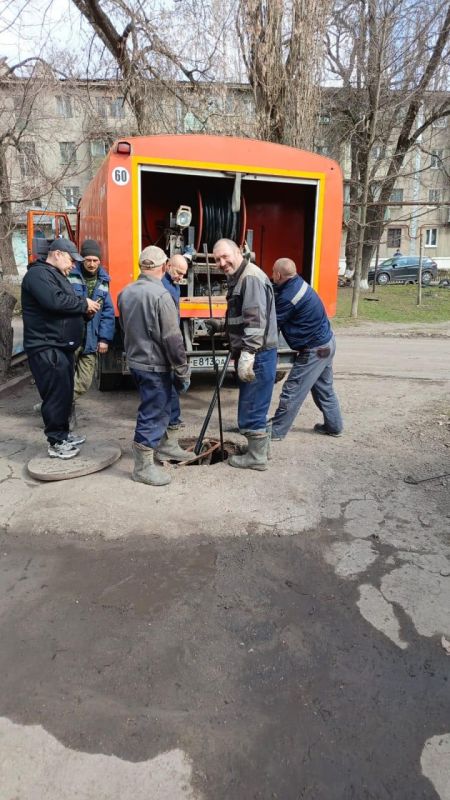 Специалисты из Ленобласти восстанавливают работоспособность канализационной системы в Карло-Марксово Специалисты из Ленобласти восстанавливают работоспособность канализационной системы в Карло-Марксово