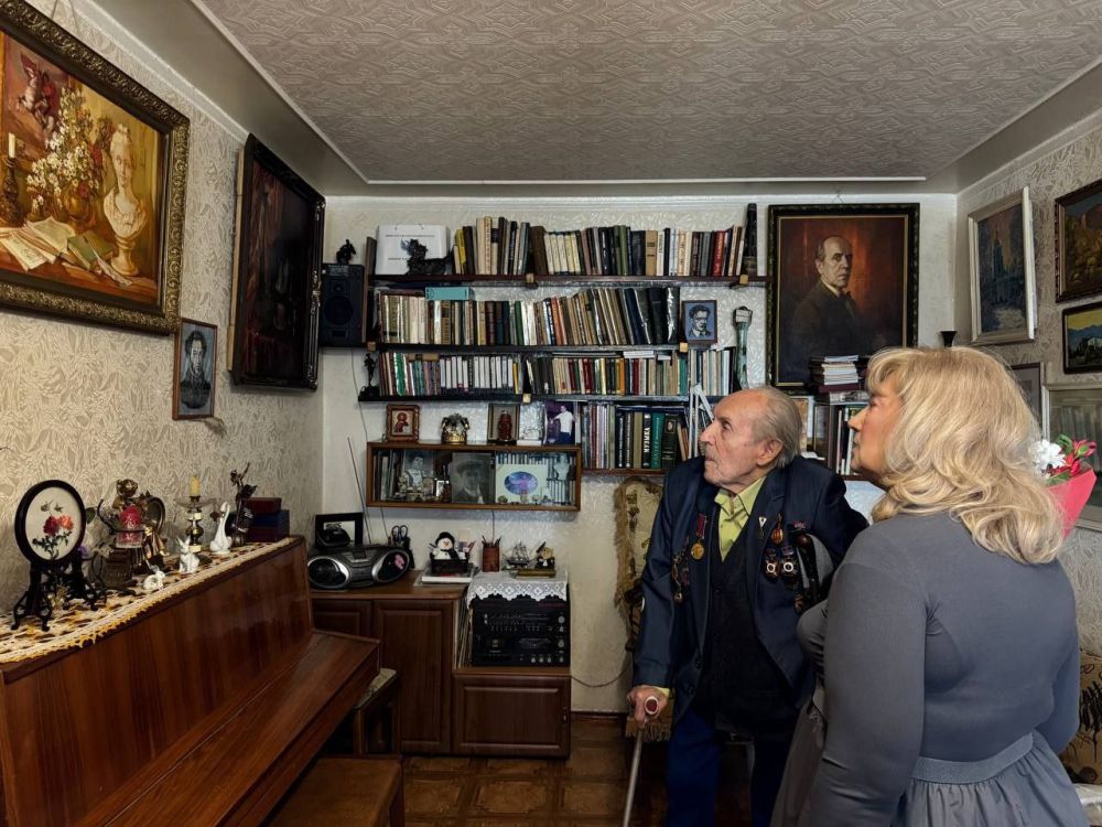С профессиональным праздником, легенда музыкального Донецка! С профессиональным праздником, легенда музыкального Донецка!