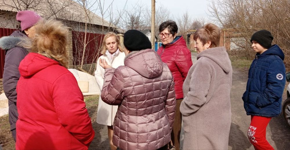 Наталья Бегуненко: Сегодня, 25 марта, организован комиссионный выезд в составе руководства Управы Петровского внутригородского района Администрации городского округа Донецк с представителями правоохранительных органов для... Наталья Бегуненко: Сегодня, 25 марта, организован комиссионный выезд в составе руководства Управы Петровского внутригородского района Администрации городского округа Донецк с представителями правоохранительных органов для...