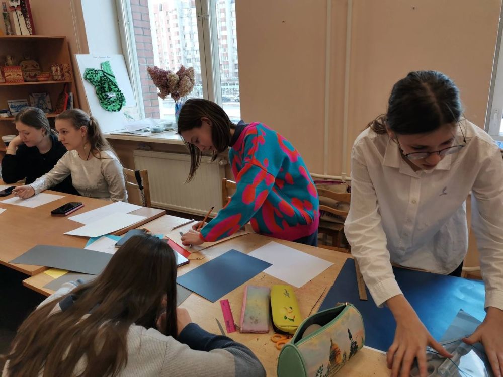 Творческая школа юных художников из Мариуполя в Петербурге Творческая школа юных художников из Мариуполя в Петербурге