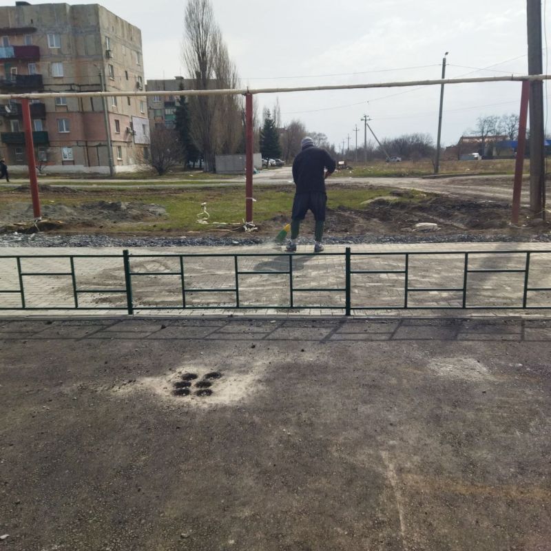 В Кировском активно идет благоустройство территории возле физкультурно-оздоровительного комплекса В Кировском активно идет благоустройство территории возле физкультурно-оздоровительного комплекса