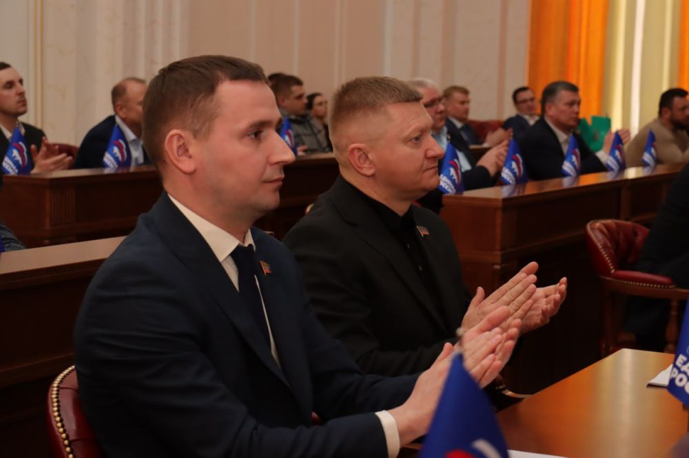 Константин Кузьмин: Пленарное заседание Народного Совета ДНР также посетила заместитель Председателя Правительства ДНР – руководитель Представительства ДНР в городе Москве Ольга Макеева Константин Кузьмин: Пленарное заседание Народного Совета ДНР также посетила заместитель Председателя Правительства ДНР – руководитель Представительства ДНР в городе Москве Ольга Макеева
