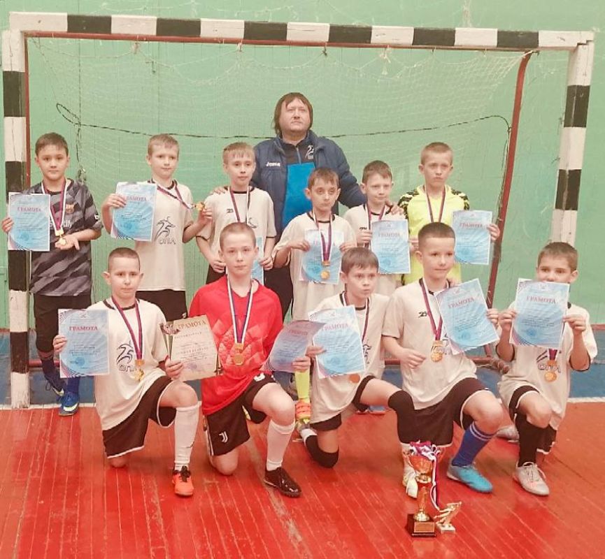 Александр Шатов: Команда юниоров до 11 лет «ДЮСШ-АЯКС» стала Чемпионом зимнего Первенства Республики по футболу 5х5 Александр Шатов: Команда юниоров до 11 лет «ДЮСШ-АЯКС» стала Чемпионом зимнего Первенства Республики по футболу 5х5