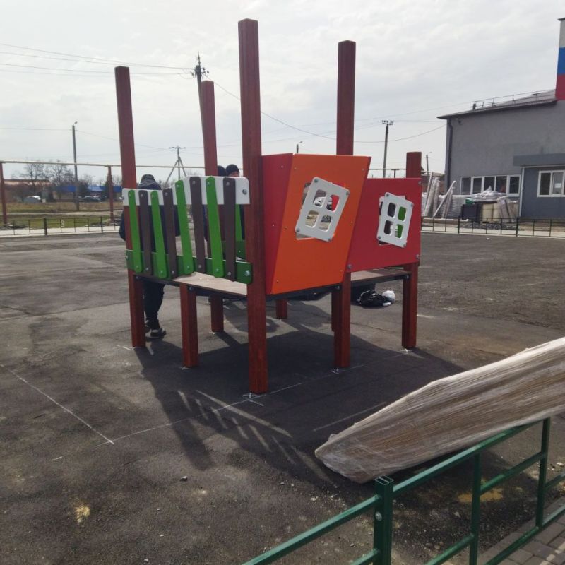 В Кировском активно идет благоустройство территории возле физкультурно-оздоровительного комплекса В Кировском активно идет благоустройство территории возле физкультурно-оздоровительного комплекса