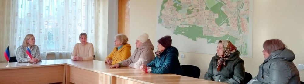 Наталья Бегуненко: На приём к руководителю Управы Петровского внутригородского района Администрации городского округа Донецк Наталье Ивановне Бегуненко обратились жители микрорайона «Шахтоуправление №5» по вопросу установки... Наталья Бегуненко: На приём к руководителю Управы Петровского внутригородского района Администрации городского округа Донецк Наталье Ивановне Бегуненко обратились жители микрорайона «Шахтоуправление №5» по вопросу установки...