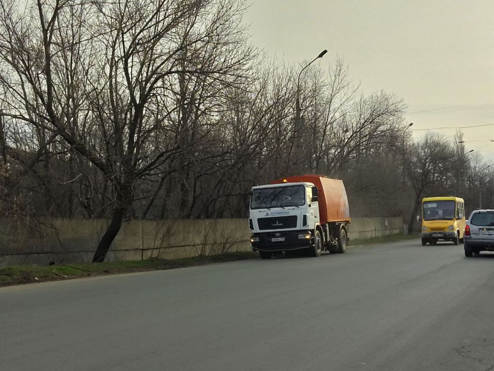 В Кировском внутригородском районе продолжаются работы по санитарному содержанию территории В Кировском внутригородском районе продолжаются работы по санитарному содержанию территории