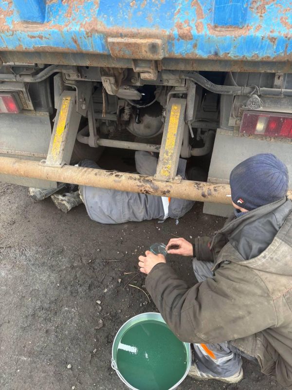 Самарцы чинят спецтехнику в Снежном Самарцы чинят спецтехнику в Снежном