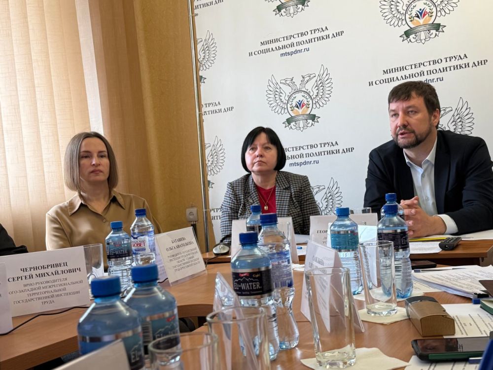 В Минтруда ДНР прошло совещание по вопросам правоприменения законодательства в области условий и охраны труда В Минтруда ДНР прошло совещание по вопросам правоприменения законодательства в области условий и охраны труда
