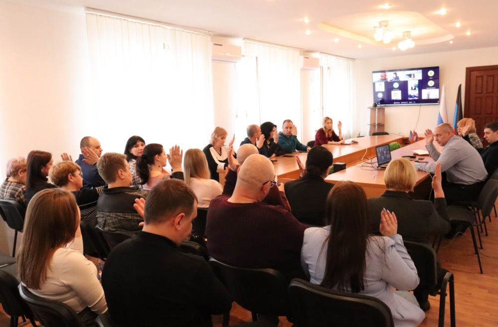 Сегодня, 26 марта, состоялись публичные слушания по проекту решения Торезского городского совета Донецкой Народной Республики «О внесении изменений в Устав муниципального образования городской округ Торез Донецкой Народной... Сегодня, 26 марта, состоялись публичные слушания по проекту решения Торезского городского совета Донецкой Народной Республики «О внесении изменений в Устав муниципального образования городской округ Торез Донецкой Народной...