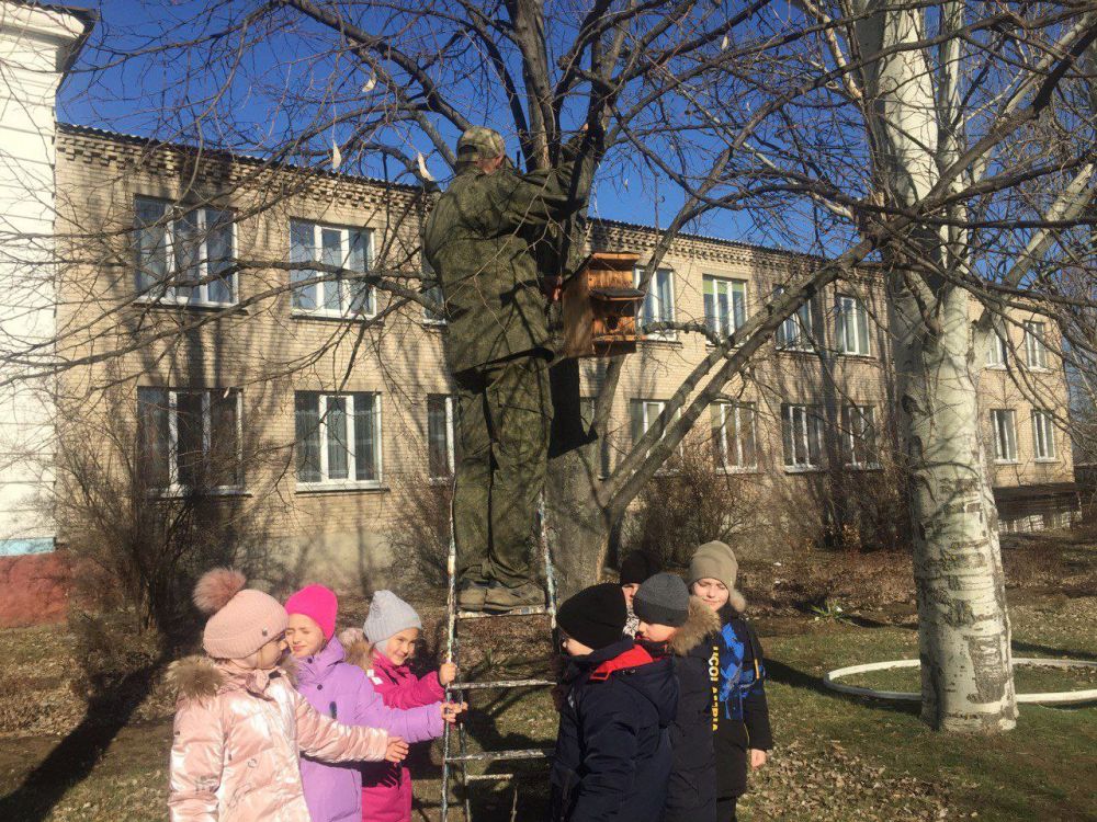 В ГБОУ «Мироновская школа № 10 г.о. Дебальцево» во втором классе прошёл познавательный досуг «Встречаем перелётных птиц» В ГБОУ «Мироновская школа № 10 г.о. Дебальцево» во втором классе прошёл познавательный досуг «Встречаем перелётных птиц»