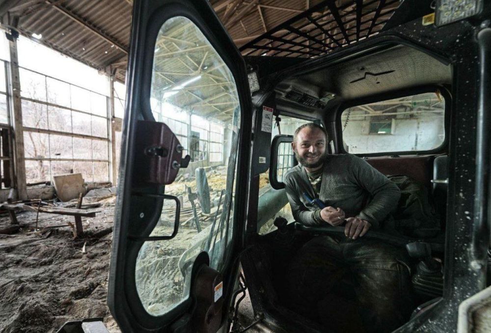 Строят военно-спортивный лагерь "Воин" Строят военно-спортивный лагерь "Воин"