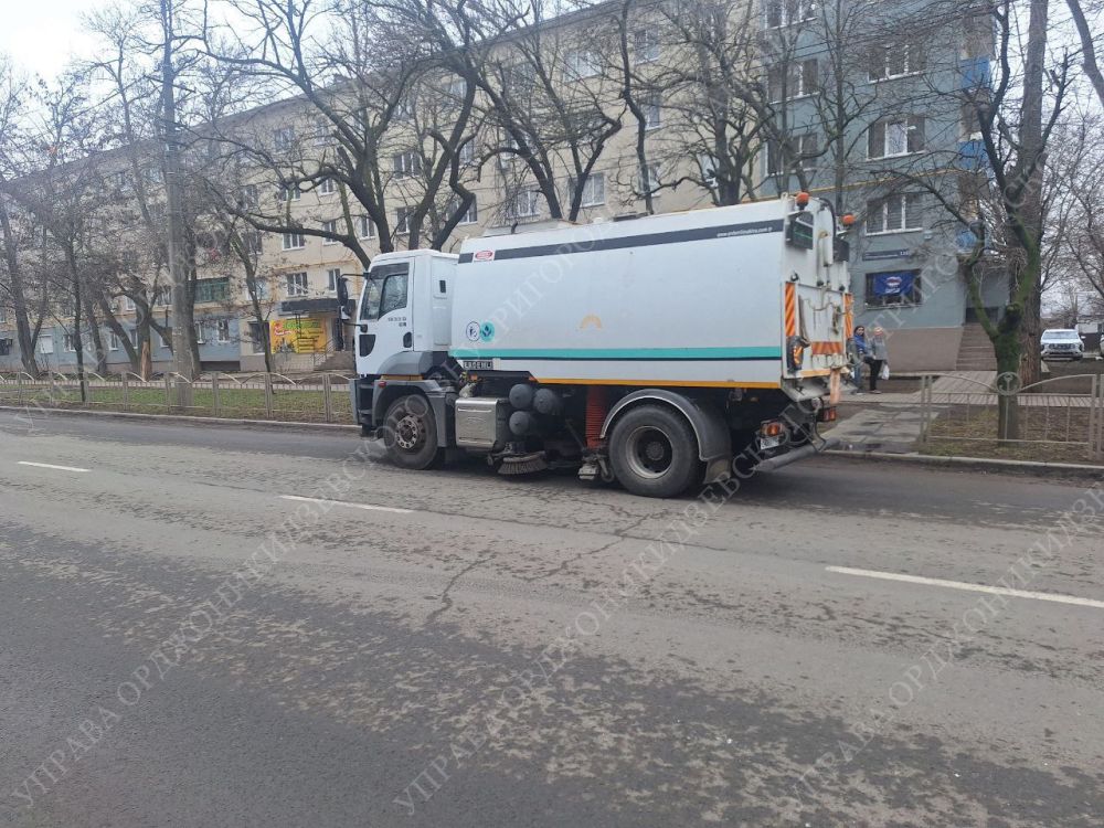 Ежедневно коммунальные предприятия ведут работы по приведению в надлежащее состояние улиц Орджоникидзевского района Ежедневно коммунальные предприятия ведут работы по приведению в надлежащее состояние улиц Орджоникидзевского района