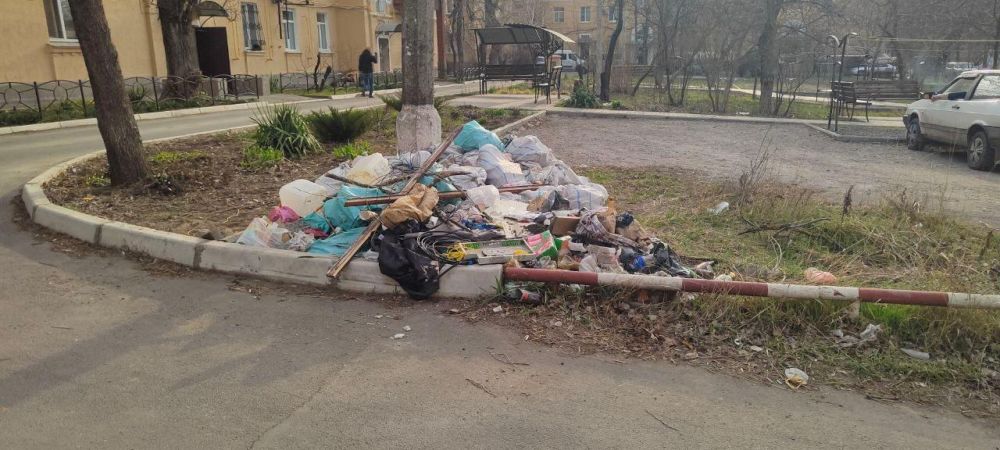 В Ильичевском районе «Коммунальник» привёл в порядок территории общего пользования В Ильичевском районе «Коммунальник» привёл в порядок территории общего пользования