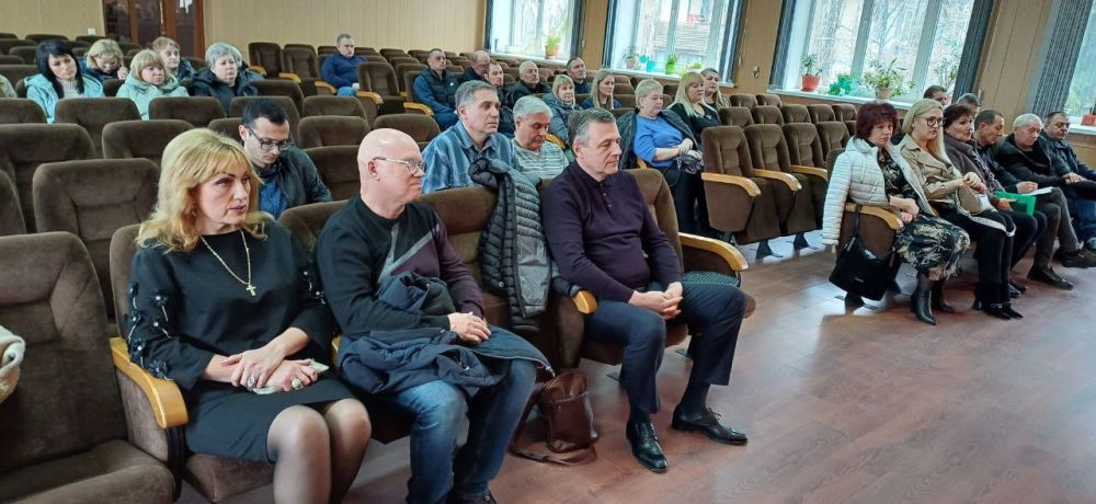 Валентин Левченко: Совместно с депутатами Донецкого городского совета Василием Гребенюком и Виталием Каларашем, провел встречу с трудовым коллективом ГУП ДНР "Вода Донбасса" Валентин Левченко: Совместно с депутатами Донецкого городского совета Василием Гребенюком и Виталием Каларашем, провел встречу с трудовым коллективом ГУП ДНР "Вода Донбасса"