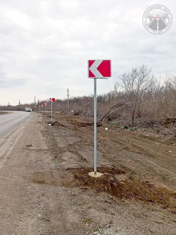 Новые дорожные знаки появились на автомобильных дорогах Енакиево - Харцызск и Донецк - Макеевка - Торез - до границы ЛНР Новые дорожные знаки появились на автомобильных дорогах Енакиево - Харцызск и Донецк - Макеевка - Торез - до границы ЛНР