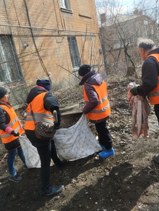 Сегодня, 25.03.2025 сотрудниками МУП АГЯ "ЖЭК" выполнены работы по уборке строительного мусора по адресу: г. Ясиноватая, ул. Скрыпника, д. 80 Сегодня, 25.03.2025 сотрудниками МУП АГЯ "ЖЭК" выполнены работы по уборке строительного мусора по адресу: г. Ясиноватая, ул. Скрыпника, д. 80
