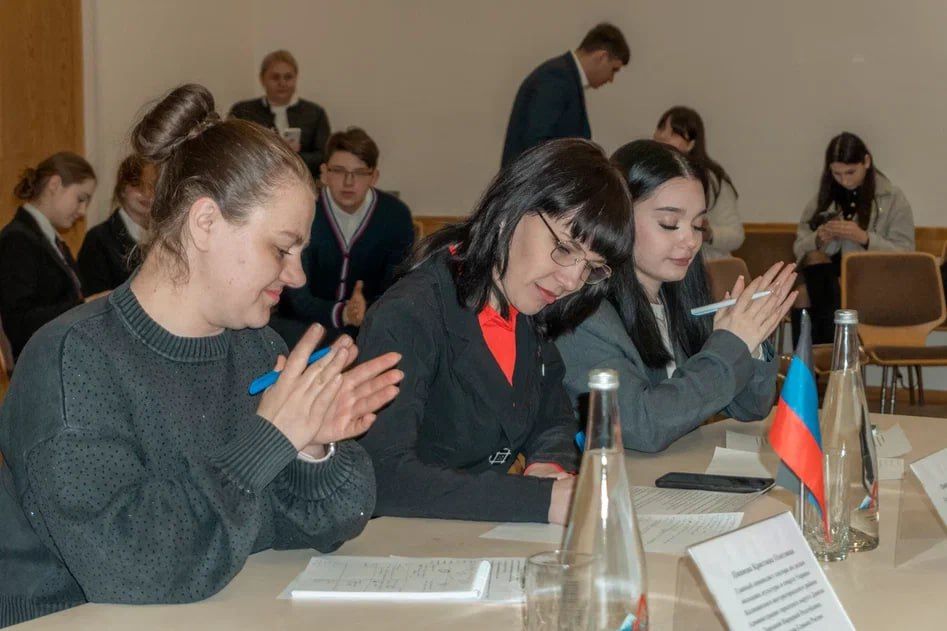 Елена Синецкая: В ГБУ ДНР "ЦРМИР" при поддержке Управы Калининского внутригородского района Администрации городского округа Донецк и Калининского штаба МР МГЕР ДНР был проведён дебатный турнир "Лига Ораторов" Елена Синецкая: В ГБУ ДНР "ЦРМИР" при поддержке Управы Калининского внутригородского района Администрации городского округа Донецк и Калининского штаба МР МГЕР ДНР был проведён дебатный турнир "Лига Ораторов"