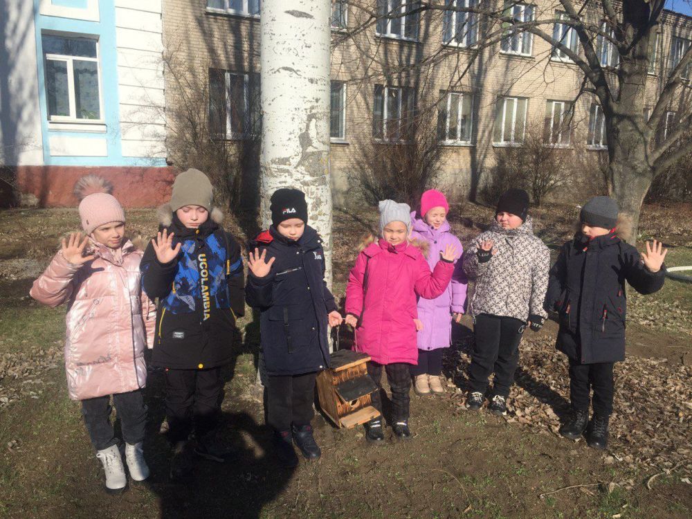 В ГБОУ «Мироновская школа № 10 г.о. Дебальцево» во втором классе прошёл познавательный досуг «Встречаем перелётных птиц» В ГБОУ «Мироновская школа № 10 г.о. Дебальцево» во втором классе прошёл познавательный досуг «Встречаем перелётных птиц»