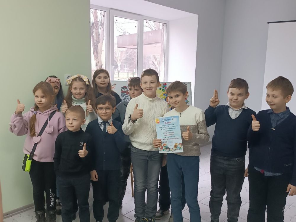 Литературный праздник. 26 марта в Центральной детской библиотеке для обучающихся 3-Б и 4-В классов школы № 1 городского округа Енакиево прошел час общения «Открывая книгу – открываю мир» Литературный праздник. 26 марта в Центральной детской библиотеке для обучающихся 3-Б и 4-В классов школы № 1 городского округа Енакиево прошел час общения «Открывая книгу – открываю мир»