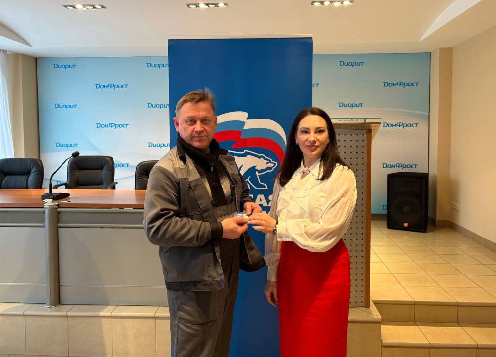 Вручение партийных билетов Вручение партийных билетов