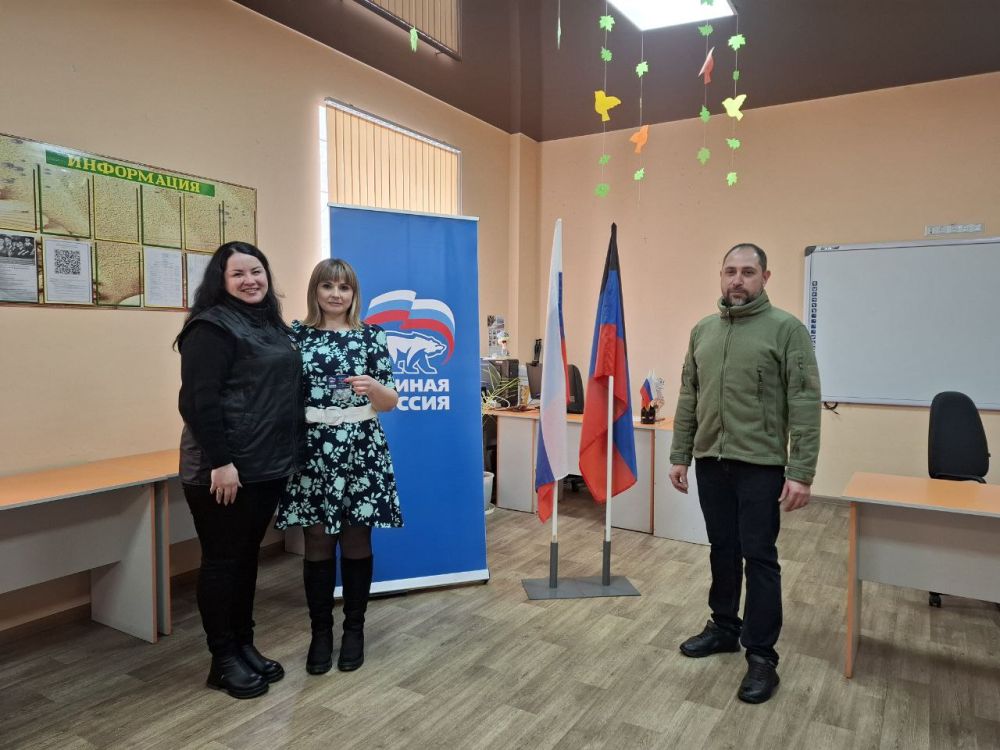 Сегодня, 26 марта, руководитель местной общественной приёмной Дебальцевского местного отделения Партии "Единая Россия" в посёлке городского типа Мироновский Россоха Анжелика совместно с начальником управления по работе с... Сегодня, 26 марта, руководитель местной общественной приёмной Дебальцевского местного отделения Партии "Единая Россия" в посёлке городского типа Мироновский Россоха Анжелика совместно с начальником управления по работе с...
