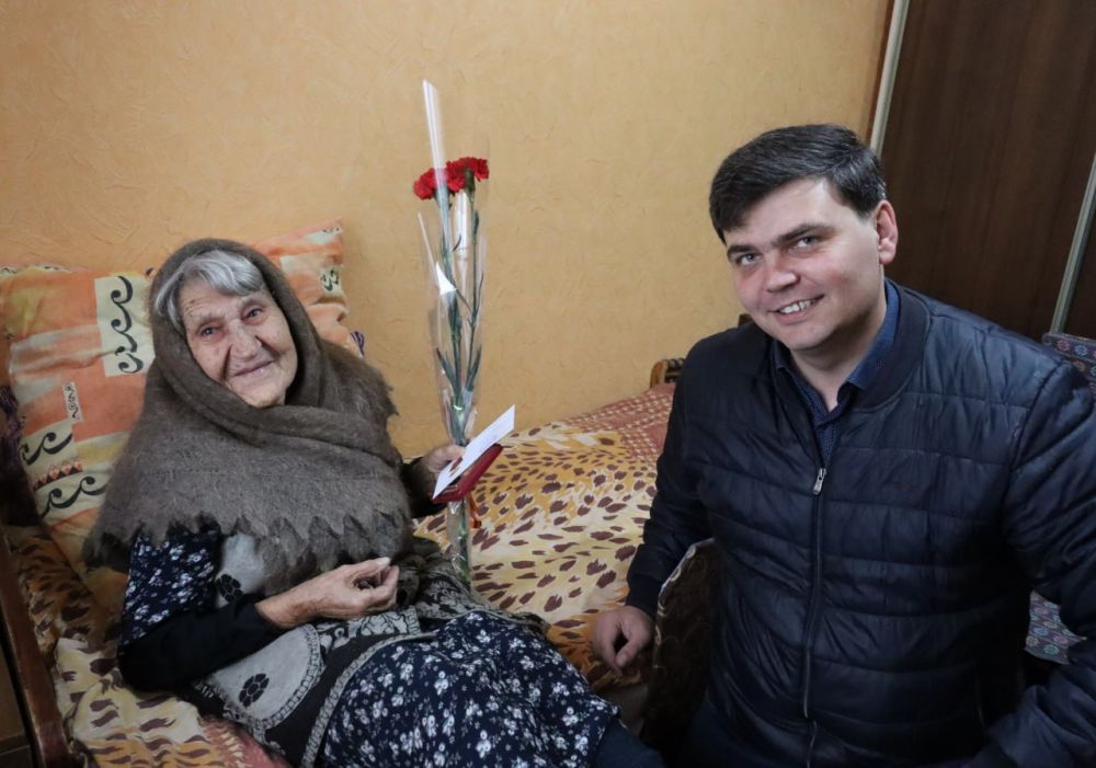 В Торезе продолжается торжественное вручение памятных медалей ветеранам и участникам Великой Отечественной войны В Торезе продолжается торжественное вручение памятных медалей ветеранам и участникам Великой Отечественной войны