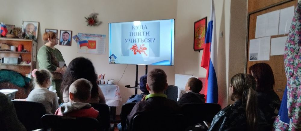 Ежегодно 25 марта профессиональный праздник отмечают хранители и создатели культуры — сотрудники библиотек и музеев, деятели театров и концертных организаций, специалисты домов культуры, городских и деревенских клубов... Ежегодно 25 марта профессиональный праздник отмечают хранители и создатели культуры — сотрудники библиотек и музеев, деятели театров и концертных организаций, специалисты домов культуры, городских и деревенских клубов...