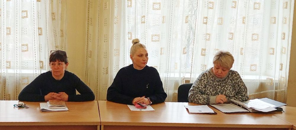 Наталья Бегуненко: Сегодня, 26 марта, руководитель Управы Петровского внутригородского района Администрации городского округа Донецк Бегуненко Наталья Ивановна провела совещание с инспекторами отдела по взаимодействию с... Наталья Бегуненко: Сегодня, 26 марта, руководитель Управы Петровского внутригородского района Администрации городского округа Донецк Бегуненко Наталья Ивановна провела совещание с инспекторами отдела по взаимодействию с...