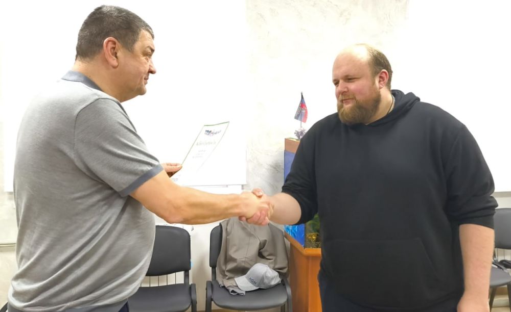 Иван Приходько: Сегодня вручил медикам-добровольцам из братского Кузбасса Благодарности администрации городского округа Горловка Донецкой Народной Республики за активную жизненную позицию, душевную теплоту, высочайший... Иван Приходько: Сегодня вручил медикам-добровольцам из братского Кузбасса Благодарности администрации городского округа Горловка Донецкой Народной Республики за активную жизненную позицию, душевную теплоту, высочайший...