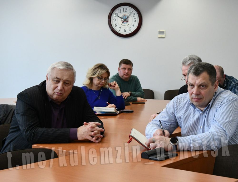 Алексей Кулемзин: Сегодня вместе с руководителями ведущих предприятий Донецка провел очередное заседание Городского Совета директоров Алексей Кулемзин: Сегодня вместе с руководителями ведущих предприятий Донецка провел очередное заседание Городского Совета директоров