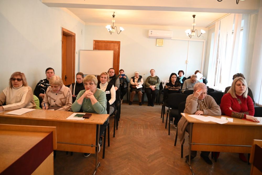 Руководитель Управы Куйбышевского внутригородского района Администрации городского округа Донецк Иван Адамец провел аппаратное совещание Руководитель Управы Куйбышевского внутригородского района Администрации городского округа Донецк Иван Адамец провел аппаратное совещание