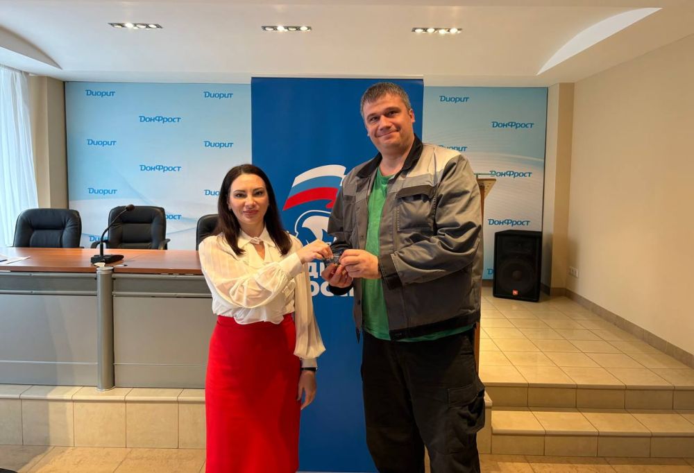 Вручение партийных билетов Вручение партийных билетов