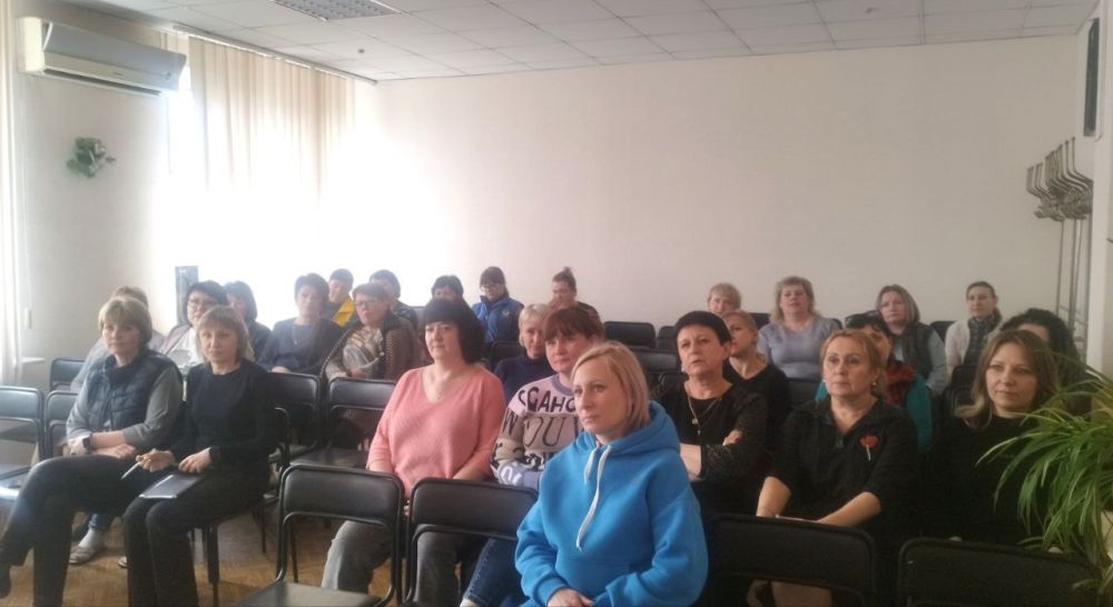 26 марта, первый заместитель руководителя Управы Центрально-Городского внутригородского района Инна Кисенко провела встречу с гражданами на подведомственной территории на базе Центра почтовой связи города Макеевка ГУП ДНР... 26 марта, первый заместитель руководителя Управы Центрально-Городского внутригородского района Инна Кисенко провела встречу с гражданами на подведомственной территории на базе Центра почтовой связи города Макеевка ГУП ДНР...