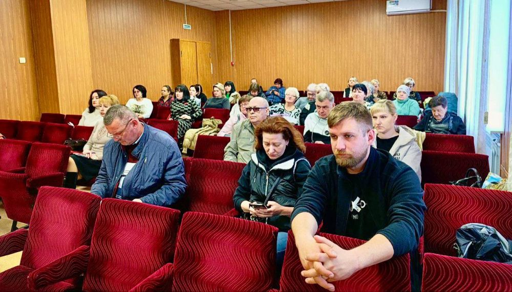 Михаил Меренков: Сегодня первый заместитель руководителя Управы Буденновского внутригородского района Администрации городского округа Донецк Елена Булавицкая провела аппаратное совещание Михаил Меренков: Сегодня первый заместитель руководителя Управы Буденновского внутригородского района Администрации городского округа Донецк Елена Булавицкая провела аппаратное совещание